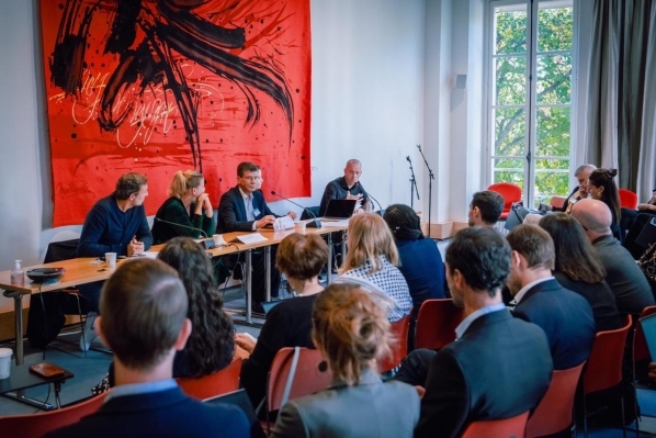 Fares briefs 40 French parliamentarians in Pares about the dramatic conditions of Palestinian detainees held in Israeli prisons