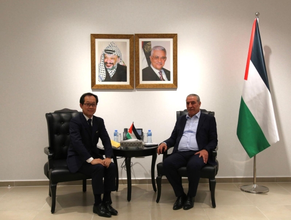 الشيخ يلتقي  ممثل اليابان في فلسطين، السفير يوئيتيشي