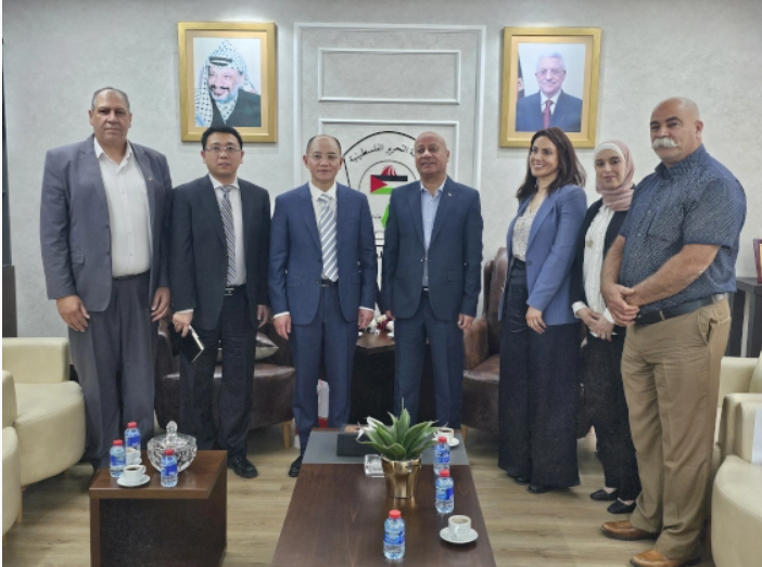 د. أبو هولي يبحث مع السفير الصيني آخر المستجدات السياسية ودعم الأونروا